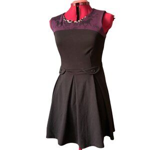 EVE LAVOIE - Asymmetrical short sleeveless dress black and burgundy  horse print